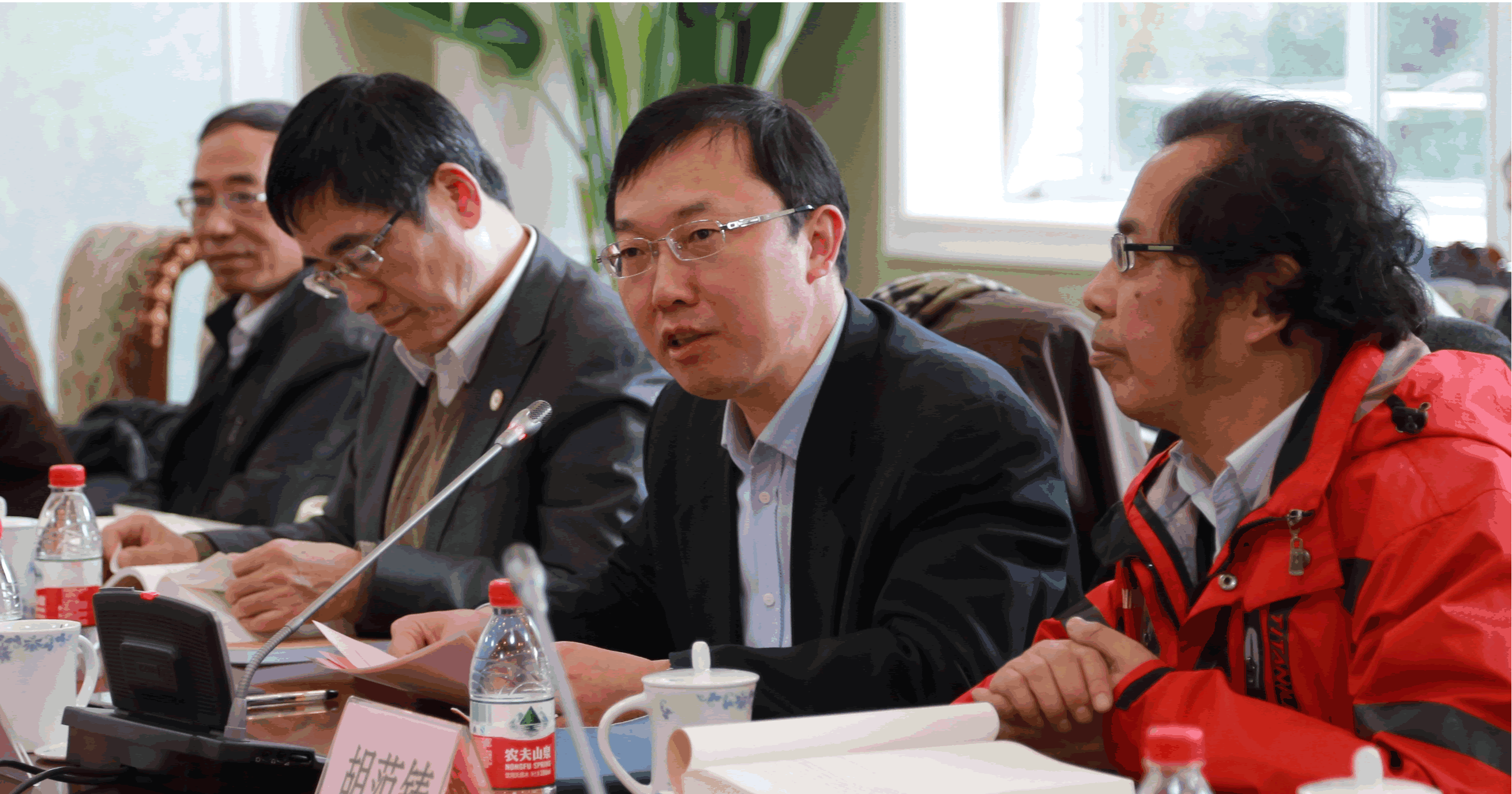 汪荣明副校长主持会议